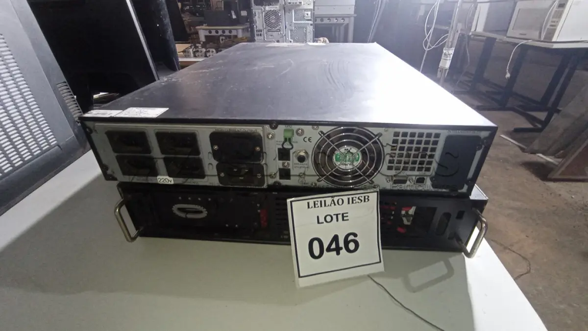 LOTE 046 - 02 NOBREAKS PARA SERVIDOR. (NO ESTADO) ATENÇÃO! FAZER A VISITAÇÃO ANTES DE ARREMATAR, NÃO SABEMOS SE FUNCIONA, LEILÃO NÃO TEM GARANTIA E NEM DEVOLUÇÃO, SUJEITO A POSSÍVEIS AVARIAS VISÍVEIS/OCULTAS E/OU AUSÊNCIA DE COMPONENTES.
