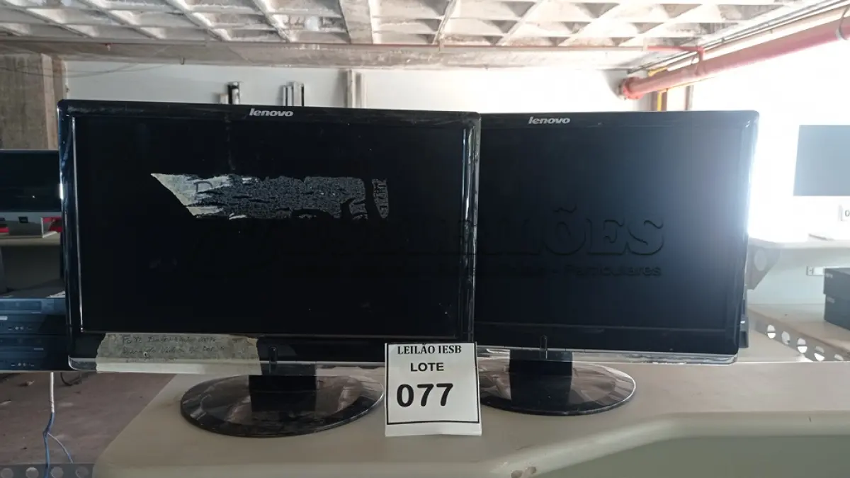LOTE 077 - 02 MONITORES LENOVO. (NO ESTADO) ATENÇÃO! FAZER A VISITAÇÃO ANTES DE ARREMATAR, NÃO SABEMOS SE FUNCIONA, LEILÃO NÃO TEM GARANTIA E NEM DEVOLUÇÃO, SUJEITO A POSSÍVEIS AVARIAS VISÍVEIS/OCULTAS E/OU AUSÊNCIA DE COMPONENTES.