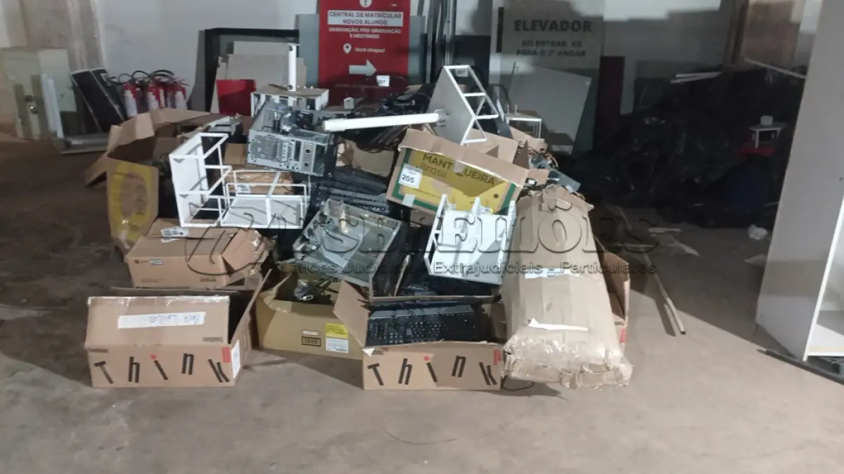 LOTE 205 - 01 LOTE COM MATERIAIS DIVERSOS PERIFÉRICOS E SUCATAS. (NO ESTADO) ATENÇÃO! FAZER A VISITAÇÃO ANTES DE ARREMATAR, NÃO SABEMOS SE FUNCIONA, LEILÃO NÃO TEM GARANTIA E NEM DEVOLUÇÃO, SUJEITO A POSSÍVEIS AVARIAS VISÍVEIS/OCULTAS E/OU AUSÊNCIA DE COMPONENTES.