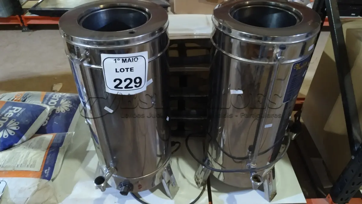 LOTE 229 - 02 CAFETEIRAS INDUSTRIAIS E VÁRIOS DISPENSES DE PAPEL. (NO ESTADO) ATENÇÃO! FAZER A VISITAÇÃO ANTES DE ARREMATAR, NÃO SABEMOS SE FUNCIONA, LEILÃO NÃO TEM GARANTIA E NEM DEVOLUÇÃO, SUJEITO A POSSÍVEIS AVARIAS VISÍVEIS/OCULTAS E/OU AUSÊNCIA DE COMPONENTES.