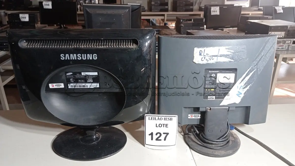 LOTE 127 - 01 MONITOR SAMSUNG E 01 MONITOR LENOVO. (NO ESTADO) ATENÇÃO! FAZER A VISITAÇÃO ANTES DE ARREMATAR, NÃO SABEMOS SE FUNCIONA, LEILÃO NÃO TEM GARANTIA E NEM DEVOLUÇÃO, SUJEITO A POSSÍVEIS AVARIAS VISÍVEIS/OCULTAS E/OU AUSÊNCIA DE COMPONENTES.