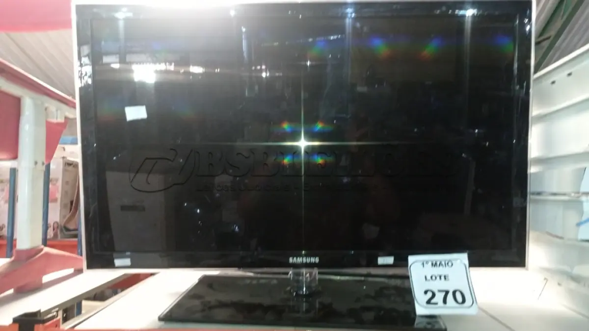 LOTE 270 - 01 TV LCD 32’’ MARCA LG E 01 TV LCD 32’’ MARCA SAMSUNG. (NO ESTADO) ATENÇÃO! FAZER A VISITAÇÃO ANTES DE ARREMATAR, NÃO SABEMOS SE FUNCIONA, LEILÃO NÃO TEM GARANTIA E NEM DEVOLUÇÃO, SUJEITO A POSSÍVEIS AVARIAS VISÍVEIS/OCULTAS E/OU AUSÊNCIA DE COMPONENTES.