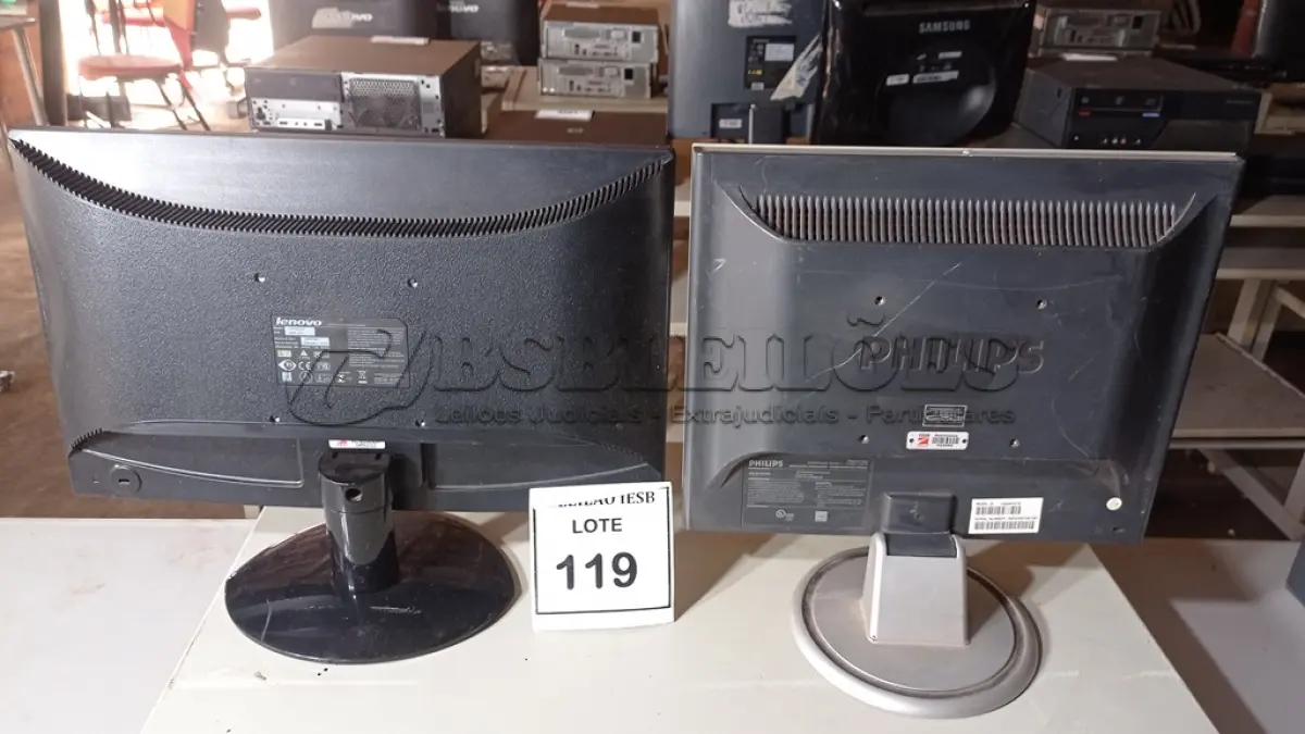 LOTE 119 - 01 MONITOR PHILIPS E 01 MONITOR LENOVO. (NO ESTADO) ATENÇÃO! FAZER A VISITAÇÃO ANTES DE ARREMATAR, NÃO SABEMOS SE FUNCIONA, LEILÃO NÃO TEM GARANTIA E NEM DEVOLUÇÃO, SUJEITO A POSSÍVEIS AVARIAS VISÍVEIS/OCULTAS E/OU AUSÊNCIA DE COMPONENTES.