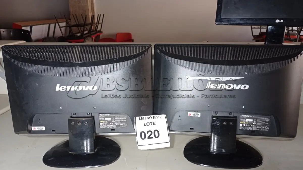 LOTE 020 - 02 MONITORES LENOVO. (NO ESTADO) ATENÇÃO! FAZER A VISITAÇÃO ANTES DE ARREMATAR, NÃO SABEMOS SE FUNCIONA, LEILÃO NÃO TEM GARANTIA E NEM DEVOLUÇÃO, SUJEITO A POSSÍVEIS AVARIAS VISÍVEIS/OCULTAS E/OU AUSÊNCIA DE COMPONENTES.