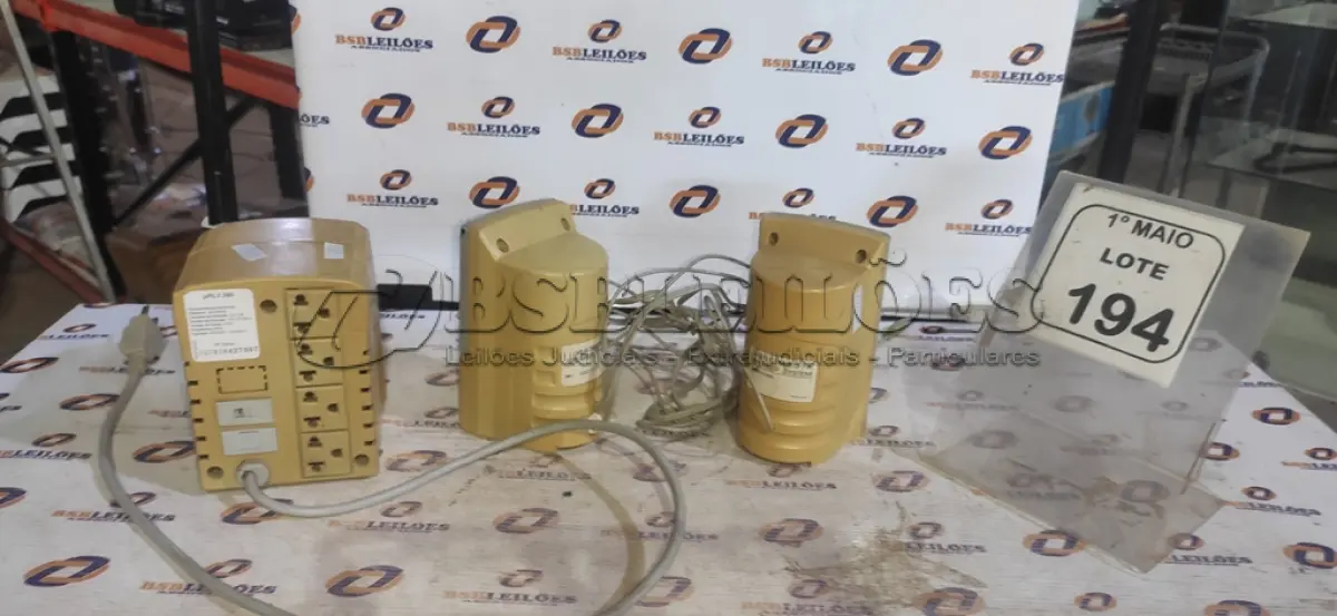 LOTE 194 - 01 NOBREAK DE 300VA MARCA SMS E 02 CAIXAS DE SOM MULTIMIDIA MODELO SPEAK SYSTEM. (NO ESTADO) ATENÇÃO! FAZER A VISITAÇÃO ANTES DE ARREMATAR, NÃO SABEMOS SE FUNCIONA, LEILÃO NÃO TEM GARANTIA E NEM DEVOLUÇÃO, SUJEITO A POSSÍVEIS AVARIAS VISÍVEIS/OCULTAS E/OU AUSÊNCIA DE COMPONENTES.