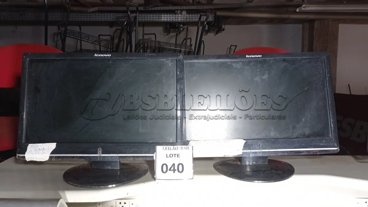 LOTE 040 - 02 MONITORES LENOVO. (NO ESTADO) ATENÇÃO! FAZER A VISITAÇÃO ANTES DE ARREMATAR, NÃO SABEMOS SE FUNCIONA, LEILÃO NÃO TEM GARANTIA E NEM DEVOLUÇÃO, SUJEITO A POSSÍVEIS AVARIAS VISÍVEIS/OCULTAS E/OU AUSÊNCIA DE COMPONENTES.