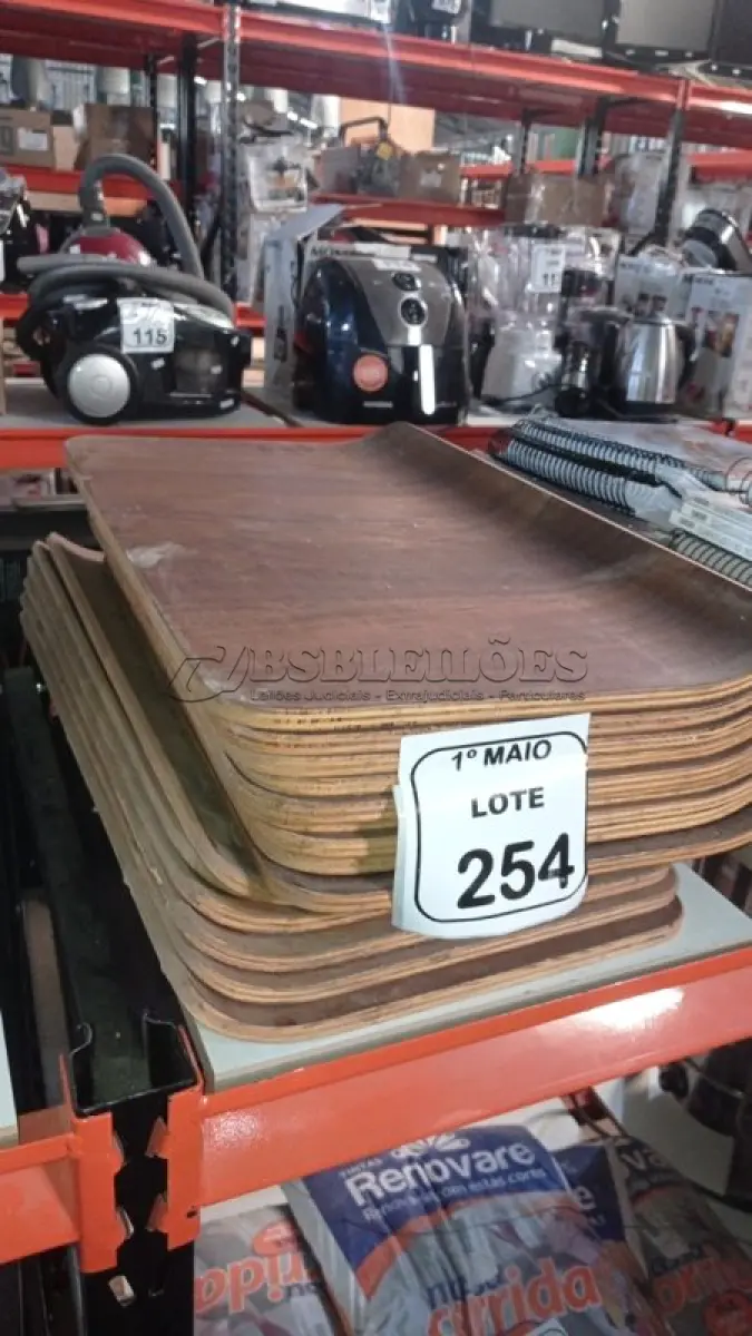 LOTE 254 - 15 PLACAS DE MADEIRA. (NO ESTADO) ATENÇÃO! FAZER A VISITAÇÃO ANTES DE ARREMATAR, NÃO SABEMOS SE FUNCIONA, LEILÃO NÃO TEM GARANTIA E NEM DEVOLUÇÃO, SUJEITO A POSSÍVEIS AVARIAS VISÍVEIS/OCULTAS E/OU AUSÊNCIA DE COMPONENTES.