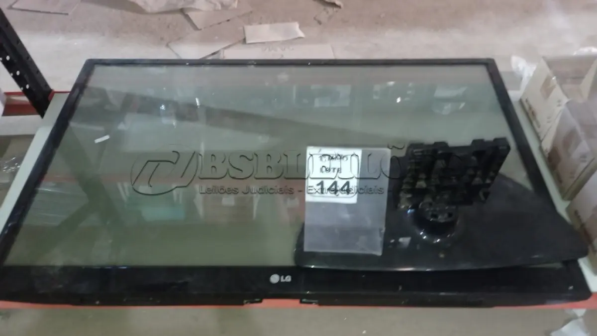 LOTE 144 - 01 TV LCD 50’’ MARCA LG. (NO ESTADO) ATENÇÃO! FAZER A VISITAÇÃO ANTES DE ARREMATAR, NÃO SABEMOS SE FUNCIONA, LEILÃO NÃO TEM GARANTIA E NEM DEVOLUÇÃO, SUJEITO A POSSÍVEIS AVARIAS VISÍVEIS/OCULTAS E/OU AUSÊNCIA DE COMPONENTES.