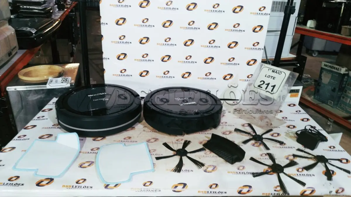 LOTE 211 - 02 ASPIRADORES ROBÔ MARCA MONDIAL. (NO ESTADO) ATENÇÃO! FAZER A VISITAÇÃO ANTES DE ARREMATAR, NÃO SABEMOS SE FUNCIONA, LEILÃO NÃO TEM GARANTIA E NEM DEVOLUÇÃO, SUJEITO A POSSÍVEIS AVARIAS VISÍVEIS/OCULTAS E/OU AUSÊNCIA DE COMPONENTES.