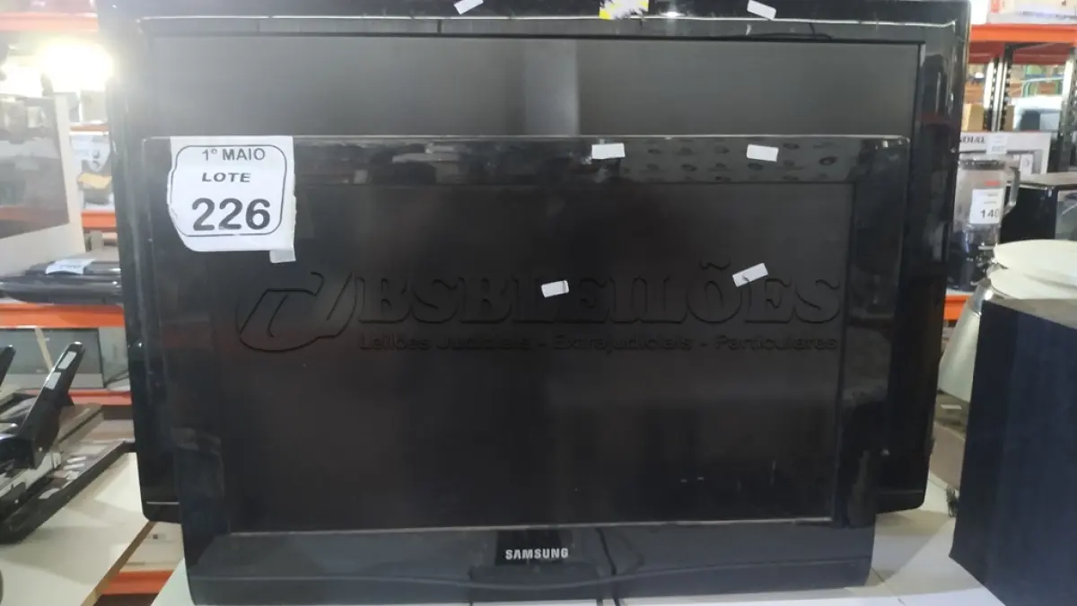 LOTE 226 - 01 TV LCD 37’’ MARCA LG E 01 TV LCD 26’’ MARCA SAMSUNG. (NO ESTADO) ATENÇÃO! FAZER A VISITAÇÃO ANTES DE ARREMATAR, NÃO SABEMOS SE FUNCIONA, LEILÃO NÃO TEM GARANTIA E NEM DEVOLUÇÃO, SUJEITO A POSSÍVEIS AVARIAS VISÍVEIS/OCULTAS E/OU AUSÊNCIA DE COMPONENTES.