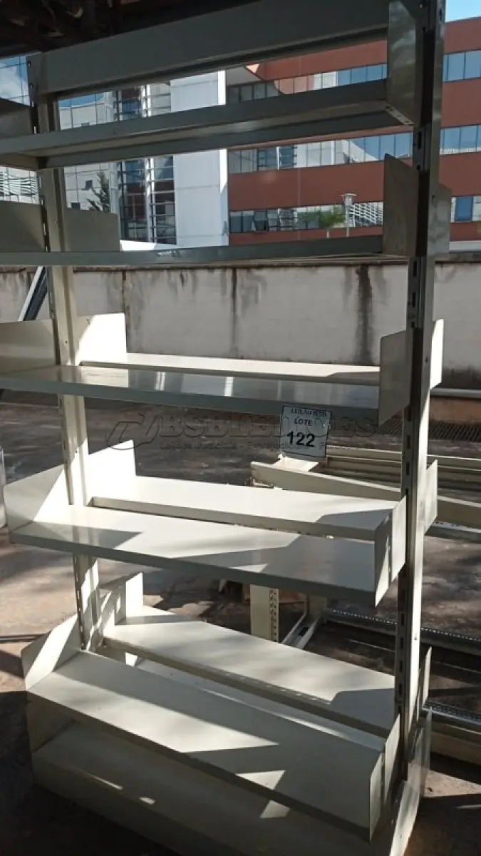 LOTE 122 - 01 ESTANTE EM AÇO PARA LIVROS. (NO ESTADO) ATENÇÃO! FAZER A VISITAÇÃO ANTES DE ARREMATAR, NÃO SABEMOS SE FUNCIONA, LEILÃO NÃO TEM GARANTIA E NEM DEVOLUÇÃO, SUJEITO A POSSÍVEIS AVARIAS VISÍVEIS/OCULTAS E/OU AUSÊNCIA DE COMPONENTES.