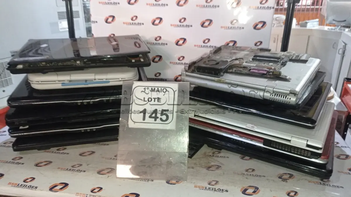 LOTE 145 - 12 NOTEBOOKS DE MARCAS E MODELOS DIVERSOS PARA RETIRADA DE PEÇAS. (NO ESTADO) ATENÇÃO! FAZER A VISITAÇÃO ANTES DE ARREMATAR, NÃO SABEMOS SE FUNCIONA, LEILÃO NÃO TEM GARANTIA E NEM DEVOLUÇÃO, SUJEITO A POSSÍVEIS AVARIAS VISÍVEIS/OCULTAS E/OU AUSÊNCIA DE COMPONENTES.