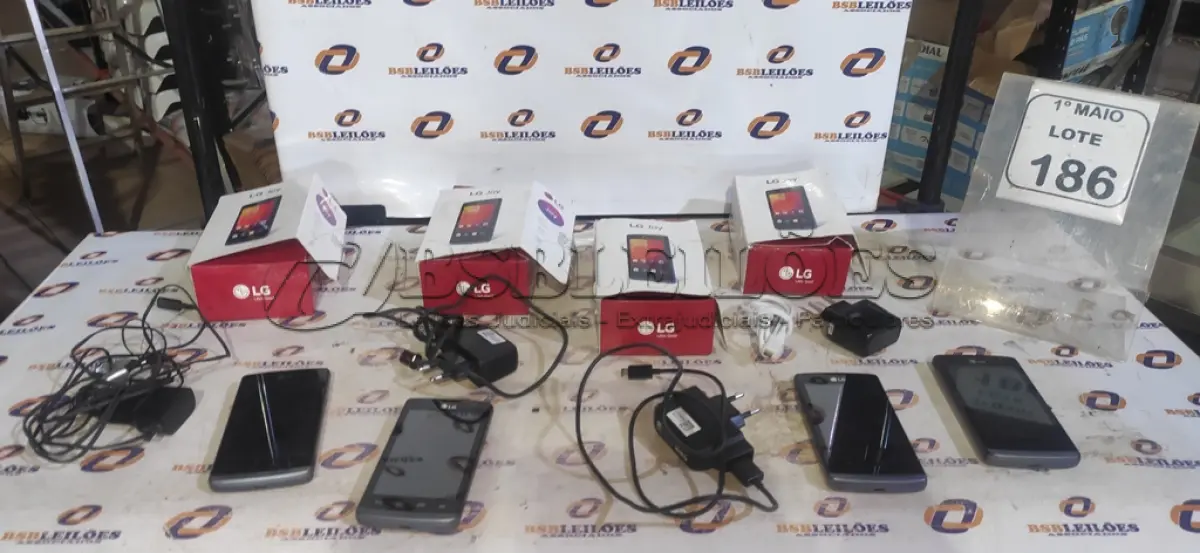 LOTE 186 - 04 CELULARES MODELO JOY CARREGADORES MARCA LG. (NO ESTADO) ATENÇÃO! FAZER A VISITAÇÃO ANTES DE ARREMATAR, NÃO SABEMOS SE FUNCIONA, LEILÃO NÃO TEM GARANTIA E NEM DEVOLUÇÃO, SUJEITO A POSSÍVEIS AVARIAS VISÍVEIS/OCULTAS E/OU AUSÊNCIA DE COMPONENTES.