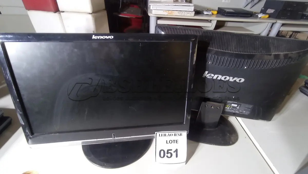 LOTE 051 - 02 MONITORES LENOVO. (NO ESTADO) ATENÇÃO! FAZER A VISITAÇÃO ANTES DE ARREMATAR, NÃO SABEMOS SE FUNCIONA, LEILÃO NÃO TEM GARANTIA E NEM DEVOLUÇÃO, SUJEITO A POSSÍVEIS AVARIAS VISÍVEIS/OCULTAS E/OU AUSÊNCIA DE COMPONENTES.
