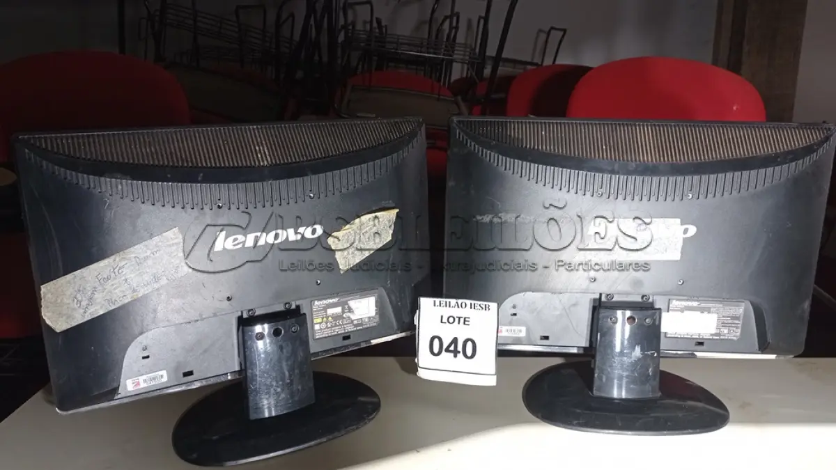 LOTE 040 - 02 MONITORES LENOVO. (NO ESTADO) ATENÇÃO! FAZER A VISITAÇÃO ANTES DE ARREMATAR, NÃO SABEMOS SE FUNCIONA, LEILÃO NÃO TEM GARANTIA E NEM DEVOLUÇÃO, SUJEITO A POSSÍVEIS AVARIAS VISÍVEIS/OCULTAS E/OU AUSÊNCIA DE COMPONENTES.
