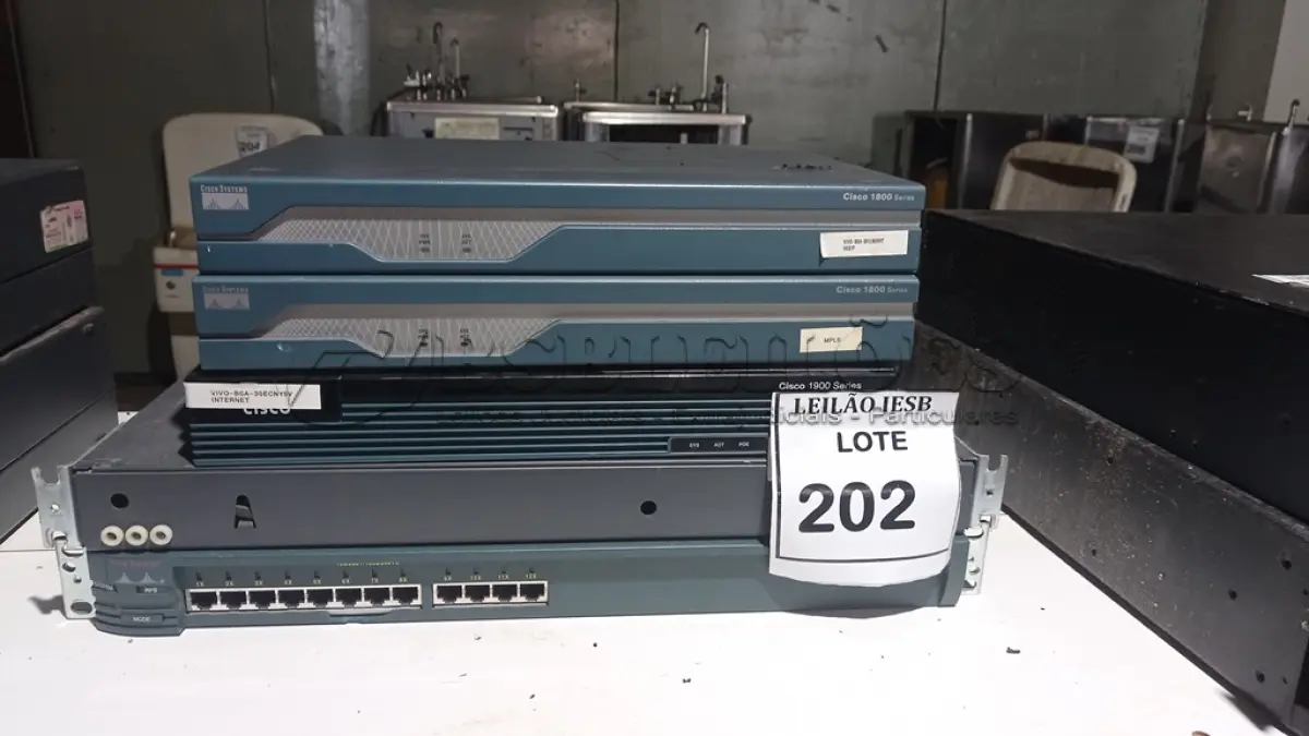 LOTE 202 - 01 LOTE COM SWITCHES E APARELHOS ÓPTICOS. (NO ESTADO) ATENÇÃO! FAZER A VISITAÇÃO ANTES DE ARREMATAR, NÃO SABEMOS SE FUNCIONA, LEILÃO NÃO TEM GARANTIA E NEM DEVOLUÇÃO, SUJEITO A POSSÍVEIS AVARIAS VISÍVEIS/OCULTAS E/OU AUSÊNCIA DE COMPONENTES.