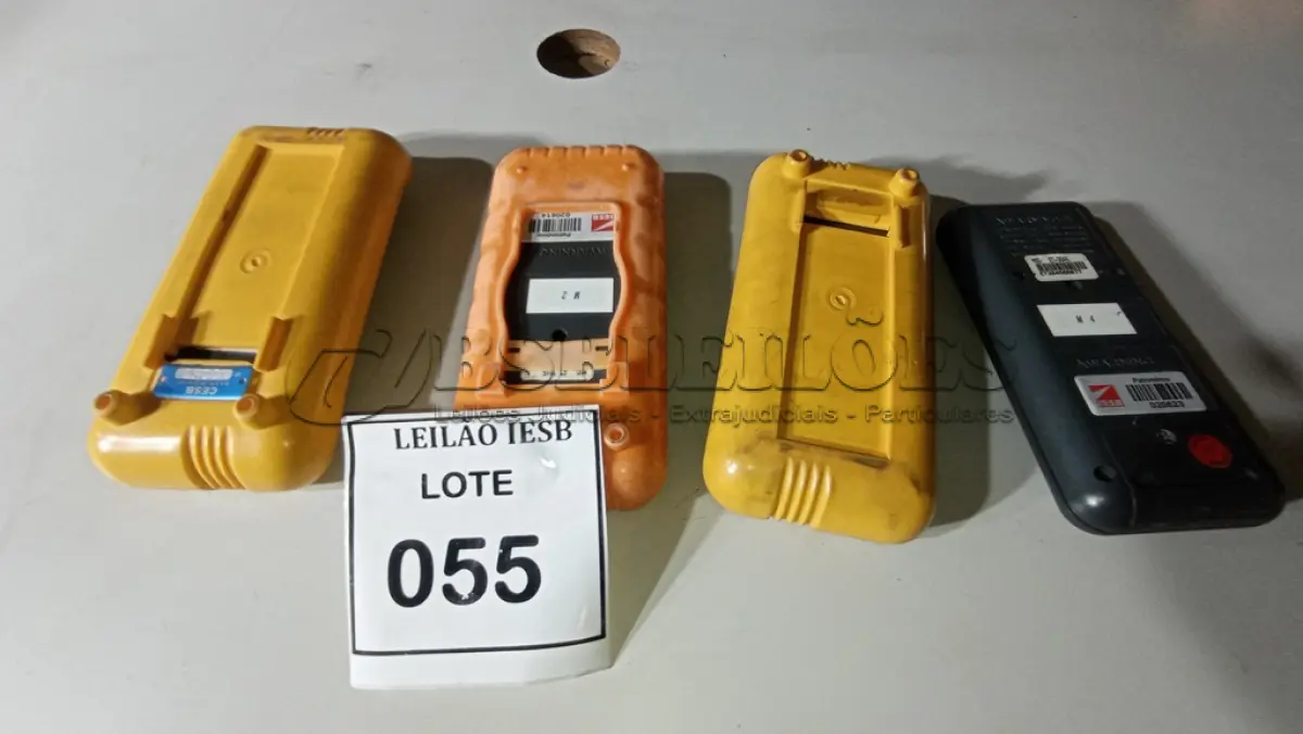 LOTE 055 - 04 VOLTÍMETROS DIGITAIS. (NO ESTADO) ATENÇÃO! FAZER A VISITAÇÃO ANTES DE ARREMATAR, NÃO SABEMOS SE FUNCIONA, LEILÃO NÃO TEM GARANTIA E NEM DEVOLUÇÃO, SUJEITO A POSSÍVEIS AVARIAS VISÍVEIS/OCULTAS E/OU AUSÊNCIA DE COMPONENTES.