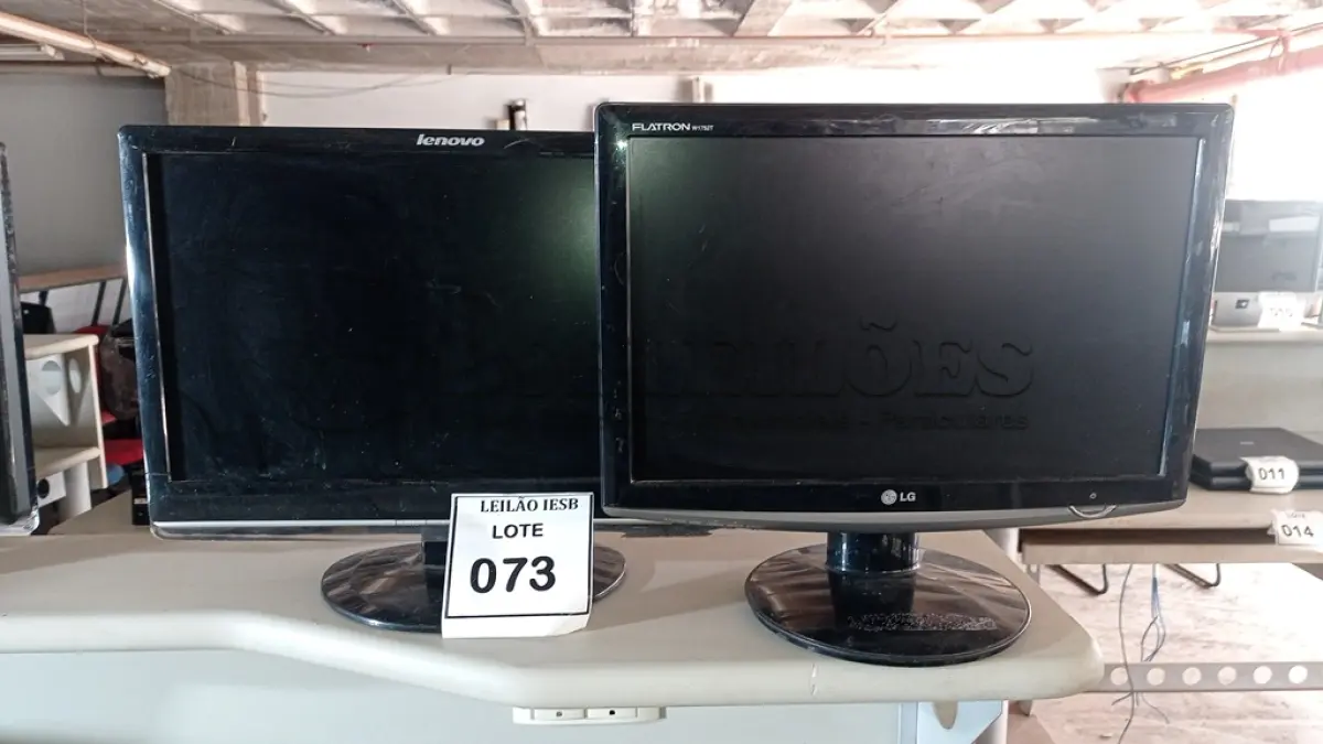 LOTE 073 - 01 MONITO LG E 01 MONITOR LENOVO. (NO ESTADO) ATENÇÃO! FAZER A VISITAÇÃO ANTES DE ARREMATAR, NÃO SABEMOS SE FUNCIONA, LEILÃO NÃO TEM GARANTIA E NEM DEVOLUÇÃO, SUJEITO A POSSÍVEIS AVARIAS VISÍVEIS/OCULTAS E/OU AUSÊNCIA DE COMPONENTES.