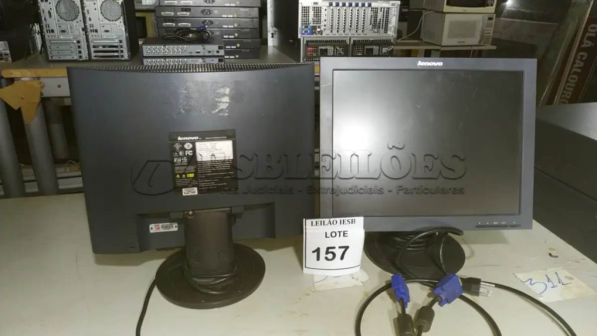 LOTE 157 - 02 MONITORES LENOVO. (NO ESTADO) ATENÇÃO! FAZER A VISITAÇÃO ANTES DE ARREMATAR, NÃO SABEMOS SE FUNCIONA, LEILÃO NÃO TEM GARANTIA E NEM DEVOLUÇÃO, SUJEITO A POSSÍVEIS AVARIAS VISÍVEIS/OCULTAS E/OU AUSÊNCIA DE COMPONENTES.
