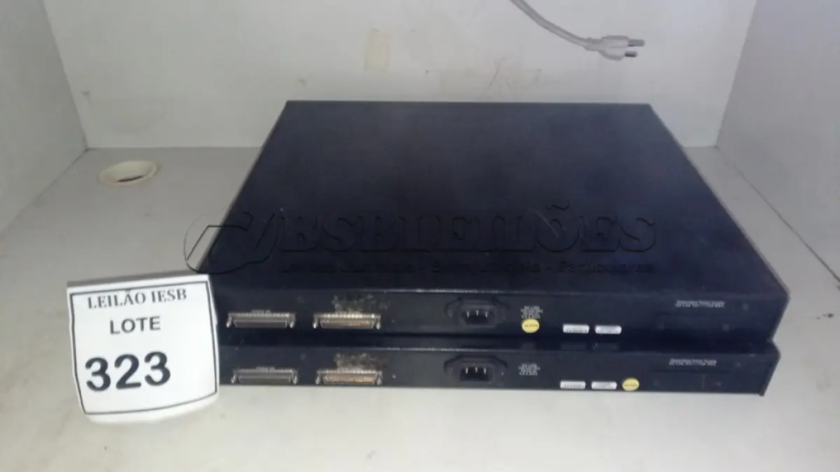 LOTE 323 - 02 SWITCHES. (NO ESTADO) ATENÇÃO! FAZER A VISITAÇÃO ANTES DE ARREMATAR, NÃO SABEMOS SE FUNCIONA, LEILÃO NÃO TEM GARANTIA E NEM DEVOLUÇÃO, SUJEITO A POSSÍVEIS AVARIAS VISÍVEIS/OCULTAS E/OU AUSÊNCIA DE COMPONENTES.