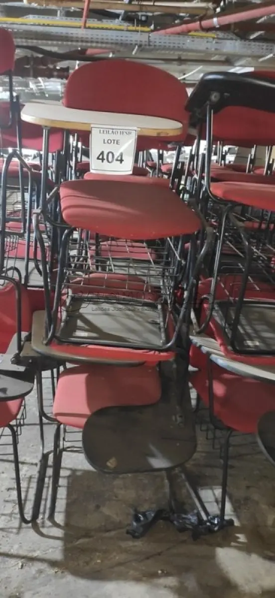 LOTE 404 - 12 CADEIRAS UNIVERSITÁRIA. (NO ESTADO) ATENÇÃO! FAZER A VISITAÇÃO ANTES DE ARREMATAR, NÃO SABEMOS SE FUNCIONA, LEILÃO NÃO TEM GARANTIA E NEM DEVOLUÇÃO, SUJEITO A POSSÍVEIS AVARIAS VISÍVEIS/OCULTAS E/OU AUSÊNCIA DE COMPONENTES.