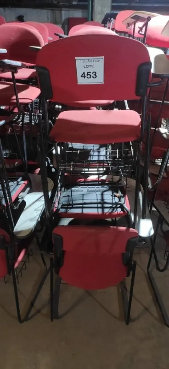 LOTE 453 - 18 CADEIRAS UNIVERSITÁRIAS. (NO ESTADO) ATENÇÃO! FAZER A VISITAÇÃO ANTES DE ARREMATAR, NÃO SABEMOS SE FUNCIONA, LEILÃO NÃO TEM GARANTIA E NEM DEVOLUÇÃO, SUJEITO A POSSÍVEIS AVARIAS VISÍVEIS/OCULTAS E/OU AUSÊNCIA DE COMPONENTES.