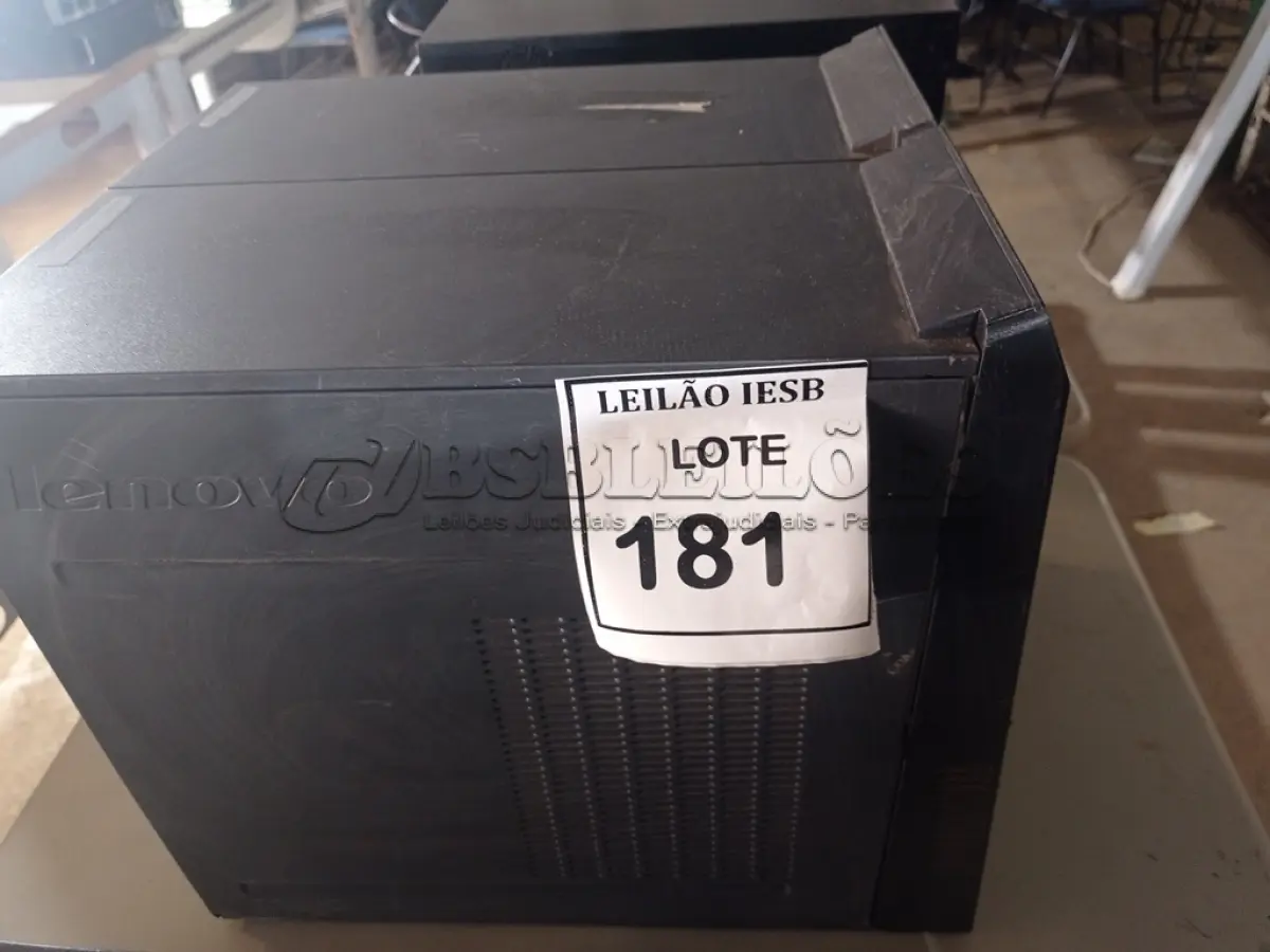LOTE 181 - 02 CPUS LENOVO. (NO ESTADO) ATENÇÃO! FAZER A VISITAÇÃO ANTES DE ARREMATAR, NÃO SABEMOS SE FUNCIONA, LEILÃO NÃO TEM GARANTIA E NEM DEVOLUÇÃO, SUJEITO A POSSÍVEIS AVARIAS VISÍVEIS/OCULTAS E/OU AUSÊNCIA DE COMPONENTES.