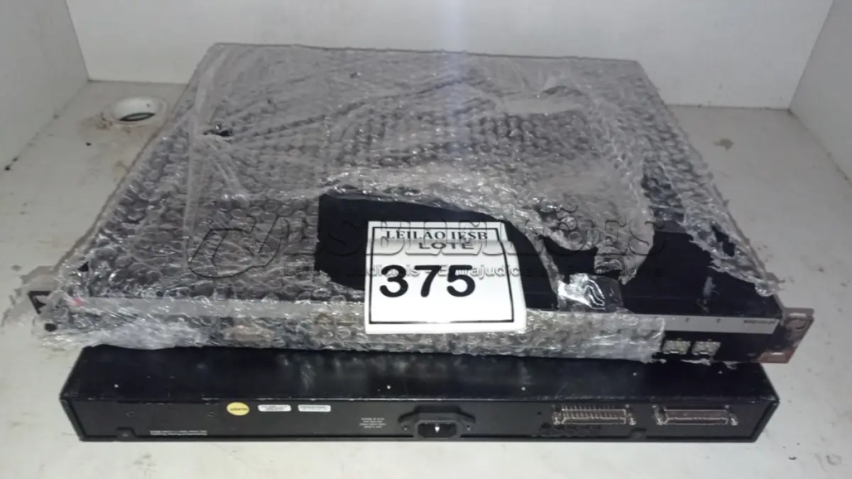 LOTE 375 - 02 SWITCHES. (NO ESTADO) ATENÇÃO! FAZER A VISITAÇÃO ANTES DE ARREMATAR, NÃO SABEMOS SE FUNCIONA, LEILÃO NÃO TEM GARANTIA E NEM DEVOLUÇÃO, SUJEITO A POSSÍVEIS AVARIAS VISÍVEIS/OCULTAS E/OU AUSÊNCIA DE COMPONENTES.