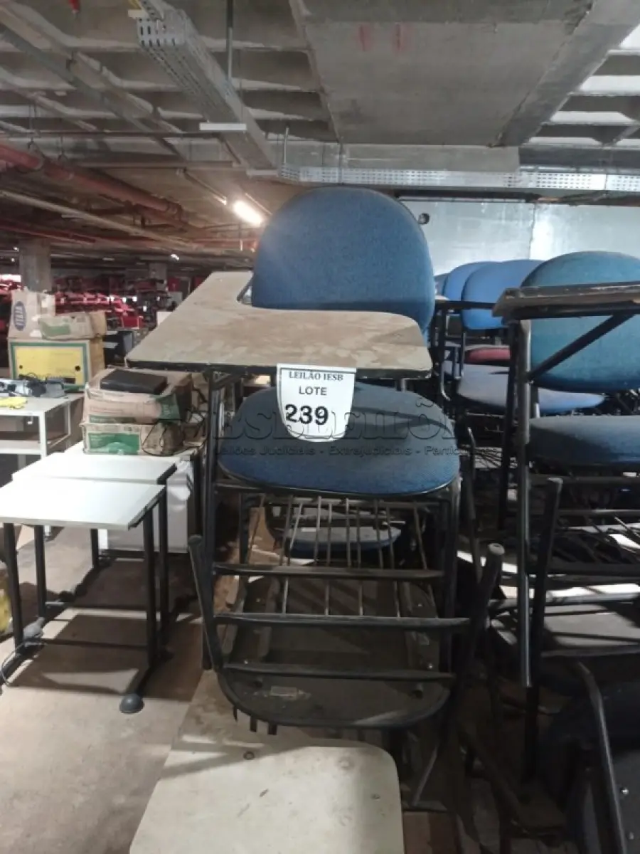LOTE 239 - 15 CADEIRAS UNIVERSITÁRIA. (NO ESTADO) ATENÇÃO! FAZER A VISITAÇÃO ANTES DE ARREMATAR, NÃO SABEMOS SE FUNCIONA, LEILÃO NÃO TEM GARANTIA E NEM DEVOLUÇÃO, SUJEITO A POSSÍVEIS AVARIAS VISÍVEIS/OCULTAS E/OU AUSÊNCIA DE COMPONENTES.