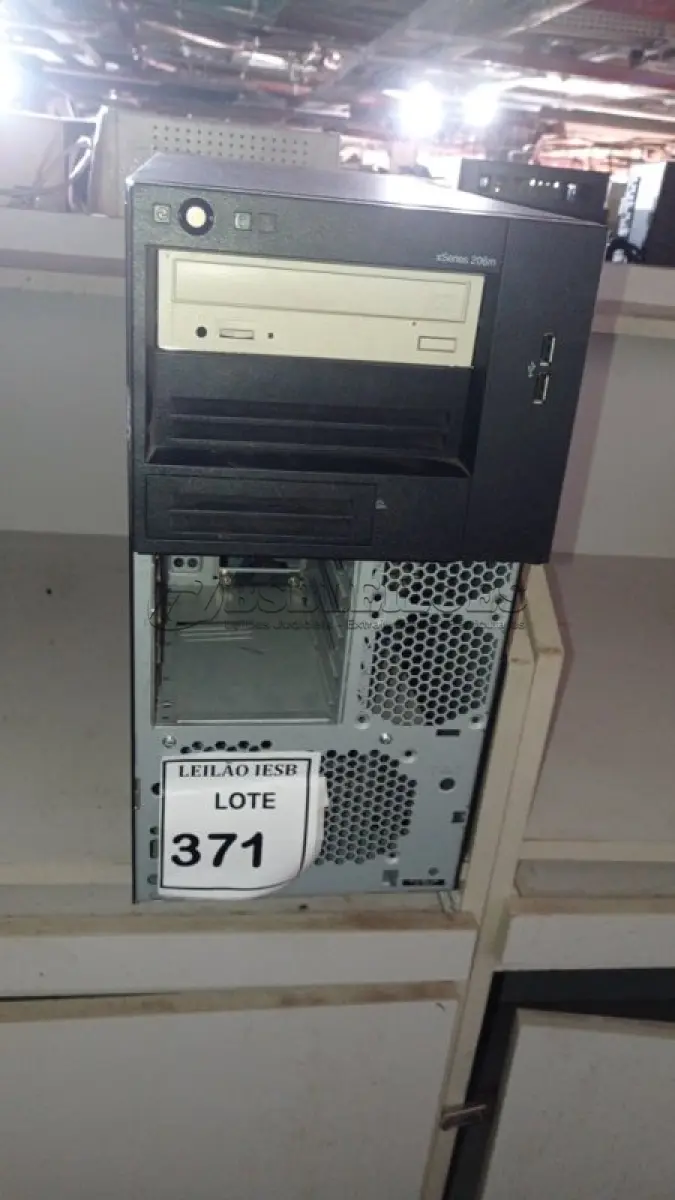 LOTE 371 - 01SERVIDOR IBM X SERIES 206M. (NO ESTADO) ATENÇÃO! FAZER A VISITAÇÃO ANTES DE ARREMATAR, NÃO SABEMOS SE FUNCIONA, LEILÃO NÃO TEM GARANTIA E NEM DEVOLUÇÃO, SUJEITO A POSSÍVEIS AVARIAS VISÍVEIS/OCULTAS E/OU AUSÊNCIA DE COMPONENTES.