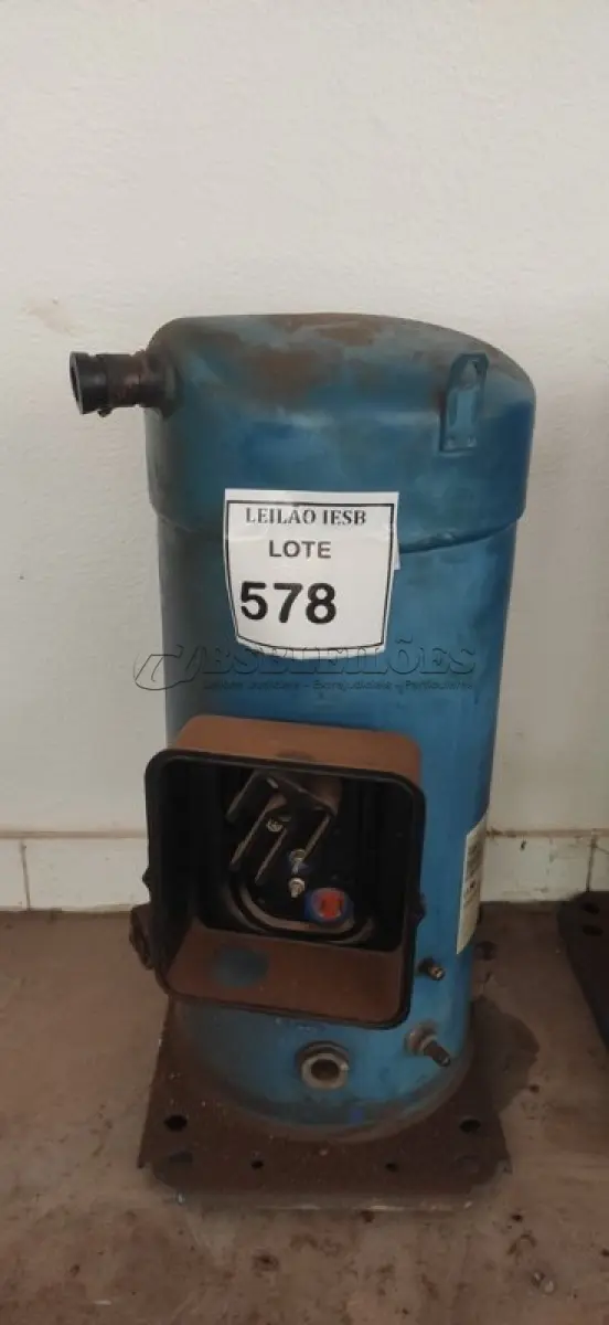 LOTE 578 - 02 COMPRESSORES PARA AR-CONDICIONADO NA COR AZUL.( (NO ESTADO) ATENÇÃO! FAZER A VISITAÇÃO ANTES DE ARREMATAR, NÃO SABEMOS SE FUNCIONA, LEILÃO NÃO TEM GARANTIA E NEM DEVOLUÇÃO, SUJEITO A POSSÍVEIS AVARIAS VISÍVEIS/OCULTAS E/OU AUSÊNCIA DE COMPONENTES.