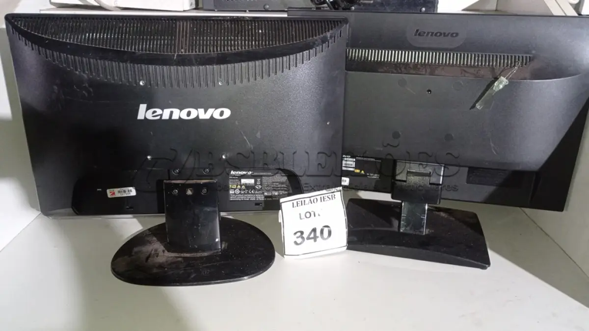 LOTE 340 - 02 MONITORES LENOVO. (NO ESTADO) ATENÇÃO! FAZER A VISITAÇÃO ANTES DE ARREMATAR, NÃO SABEMOS SE FUNCIONA, LEILÃO NÃO TEM GARANTIA E NEM DEVOLUÇÃO, SUJEITO A POSSÍVEIS AVARIAS VISÍVEIS/OCULTAS E/OU AUSÊNCIA DE COMPONENTES.