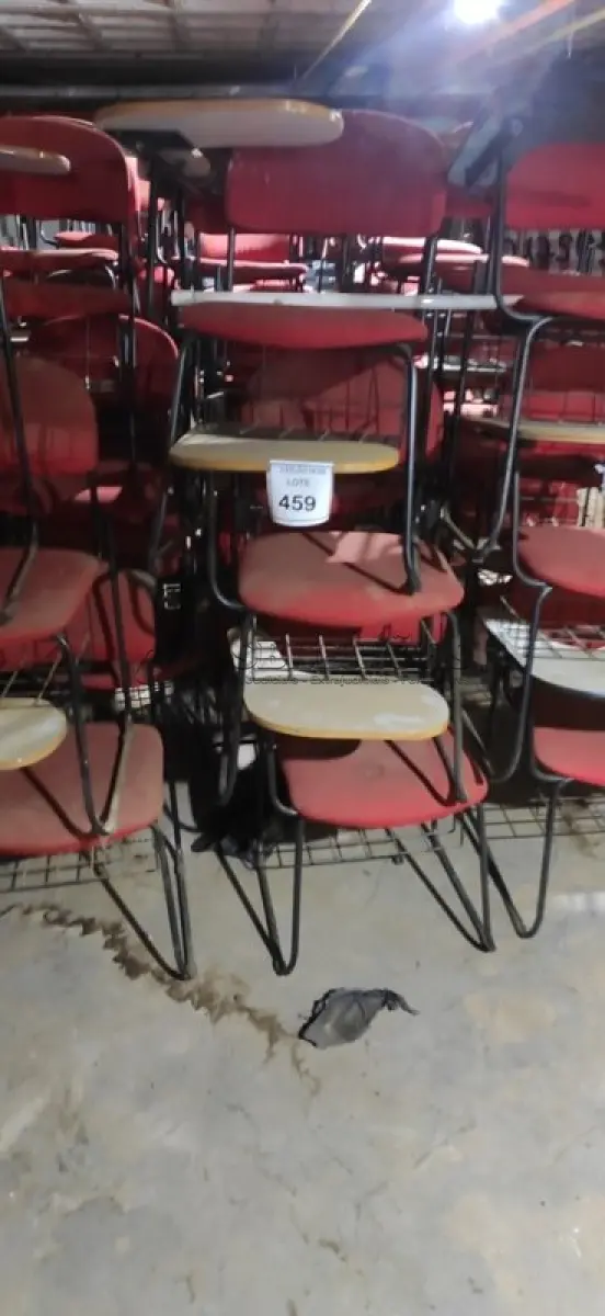 LOTE 459 - 15 CADEIRAS UNIVERSITÁRIAS. (NO ESTADO) ATENÇÃO! FAZER A VISITAÇÃO ANTES DE ARREMATAR, NÃO SABEMOS SE FUNCIONA, LEILÃO NÃO TEM GARANTIA E NEM DEVOLUÇÃO, SUJEITO A POSSÍVEIS AVARIAS VISÍVEIS/OCULTAS E/OU AUSÊNCIA DE COMPONENTES.
