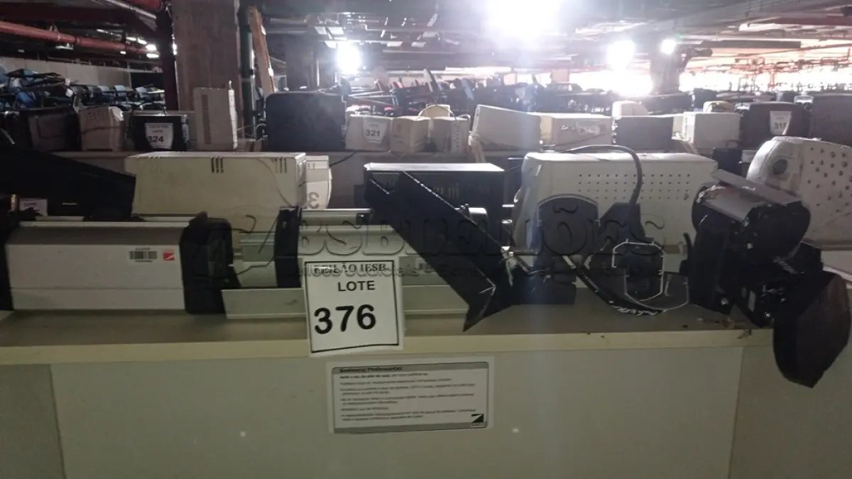 LOTE 376 - 06 CÂMERAS DE SEGURANÇA. (NO ESTADO) ATENÇÃO! FAZER A VISITAÇÃO ANTES DE ARREMATAR, NÃO SABEMOS SE FUNCIONA, LEILÃO NÃO TEM GARANTIA E NEM DEVOLUÇÃO, SUJEITO A POSSÍVEIS AVARIAS VISÍVEIS/OCULTAS E/OU AUSÊNCIA DE COMPONENTES.