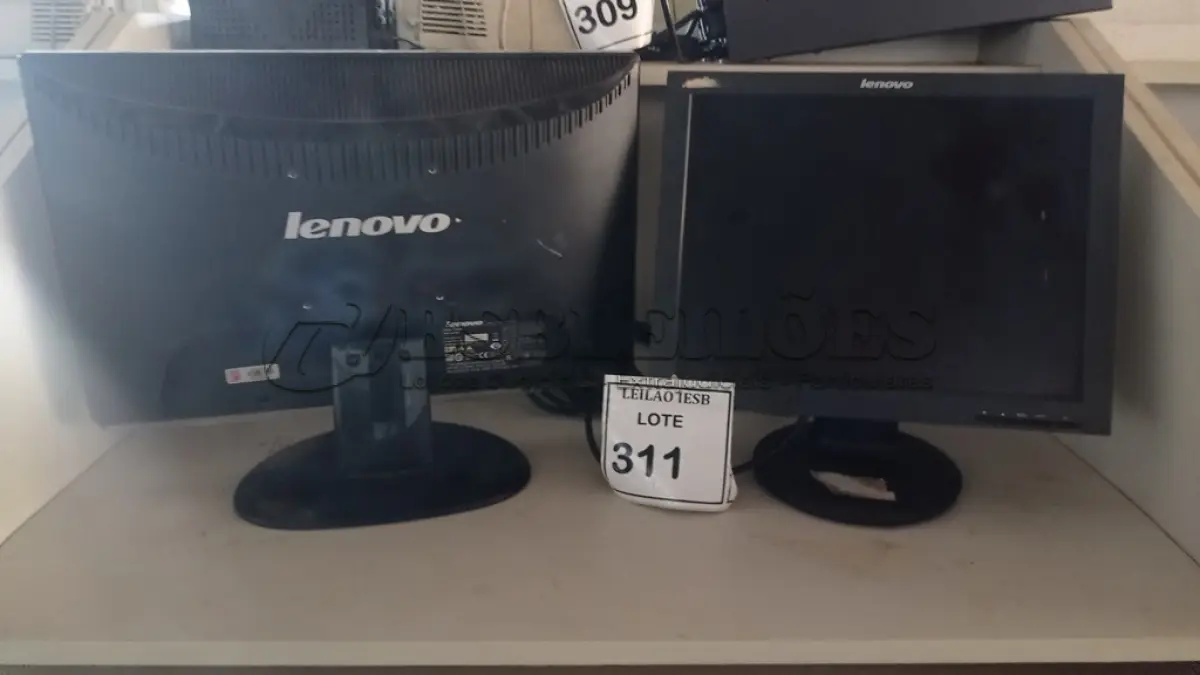 LOTE 311 - 02 MONITORES LENOVO. (NO ESTADO) ATENÇÃO! FAZER A VISITAÇÃO ANTES DE ARREMATAR, NÃO SABEMOS SE FUNCIONA, LEILÃO NÃO TEM GARANTIA E NEM DEVOLUÇÃO, SUJEITO A POSSÍVEIS AVARIAS VISÍVEIS/OCULTAS E/OU AUSÊNCIA DE COMPONENTES.