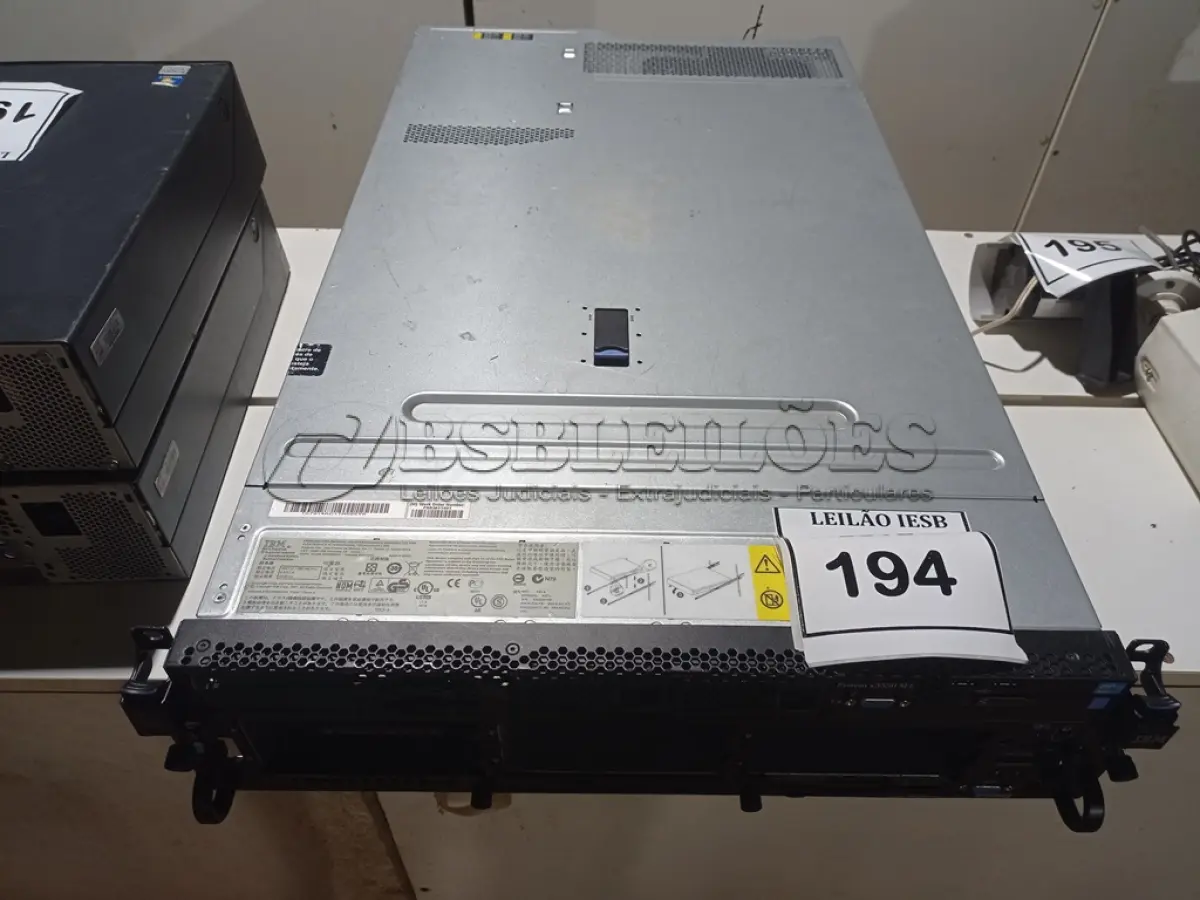 LOTE 194 - 01 SERVIDORE IBM SYSTEM X3550 M4 (NO ESTADO) ATENÇÃO! FAZER A VISITAÇÃO ANTES DE ARREMATAR, NÃO SABEMOS SE FUNCIONA, LEILÃO NÃO TEM GARANTIA E NEM DEVOLUÇÃO, SUJEITO A POSSÍVEIS AVARIAS VISÍVEIS/OCULTAS E/OU AUSÊNCIA DE COMPONENTES.