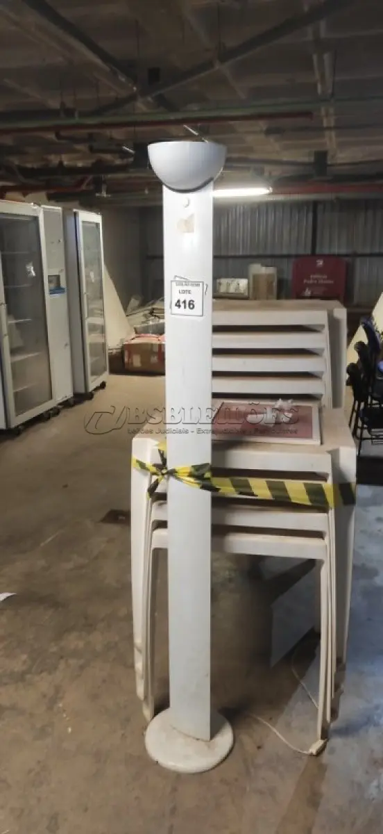 LOTE 416 - 12 MESAS EM PLÁSTICO QUADRADAS E 04 CADEIRAS. (NO ESTADO) ATENÇÃO! FAZER A VISITAÇÃO ANTES DE ARREMATAR, NÃO SABEMOS SE FUNCIONA, LEILÃO NÃO TEM GARANTIA E NEM DEVOLUÇÃO, SUJEITO A POSSÍVEIS AVARIAS VISÍVEIS/OCULTAS E/OU AUSÊNCIA DE COMPONENTES.