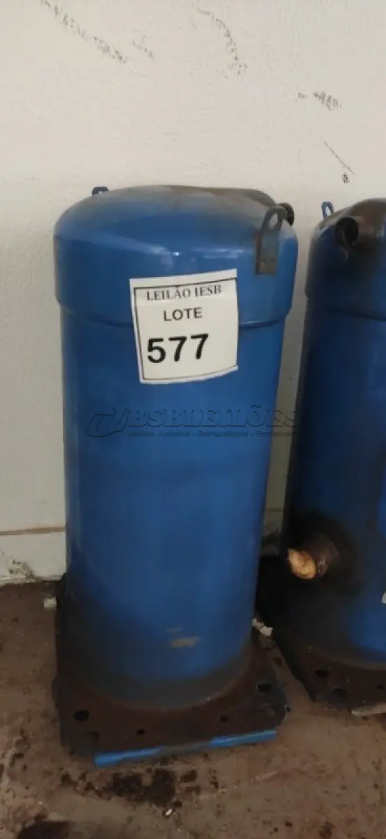 LOTE 577 - 02 COMPRESSORES PARA AR-CONDICIONADO NA COR AZUL.(NO ESTADO) ATENÇÃO! FAZER A VISITAÇÃO ANTES DE ARREMATAR, NÃO SABEMOS SE FUNCIONA, LEILÃO NÃO TEM GARANTIA E NEM DEVOLUÇÃO, SUJEITO A POSSÍVEIS AVARIAS VISÍVEIS/OCULTAS E/OU AUSÊNCIA DE COMPONENTES.