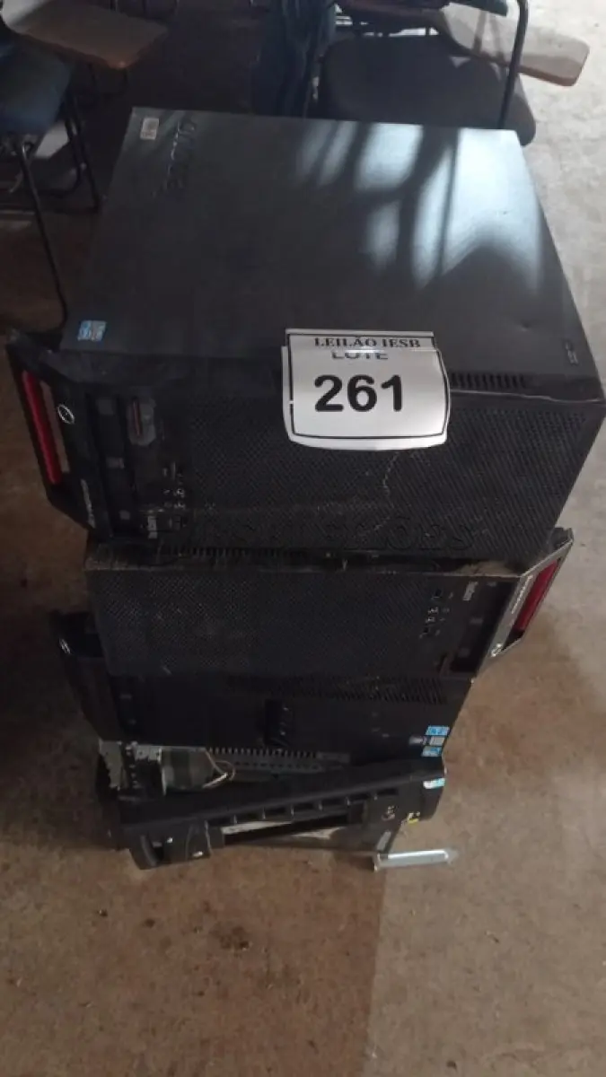 LOTE 261 - 05 CPUS COM AVARIAS. (NO ESTADO) ATENÇÃO! FAZER A VISITAÇÃO ANTES DE ARREMATAR, NÃO SABEMOS SE FUNCIONA, LEILÃO NÃO TEM GARANTIA E NEM DEVOLUÇÃO, SUJEITO A POSSÍVEIS AVARIAS VISÍVEIS/OCULTAS E/OU AUSÊNCIA DE COMPONENTES.