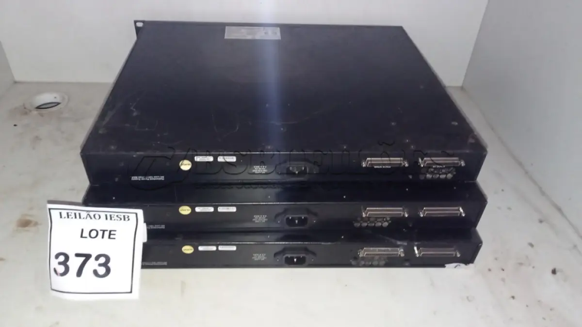 LOTE 373 - 03 SWITCHES. (NO ESTADO) ATENÇÃO! FAZER A VISITAÇÃO ANTES DE ARREMATAR, NÃO SABEMOS SE FUNCIONA, LEILÃO NÃO TEM GARANTIA E NEM DEVOLUÇÃO, SUJEITO A POSSÍVEIS AVARIAS VISÍVEIS/OCULTAS E/OU AUSÊNCIA DE COMPONENTES.
