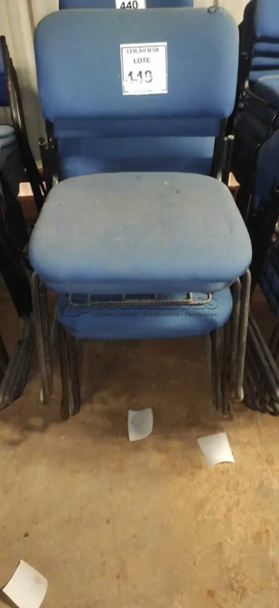 LOTE 440 - 15 CADEIRAS FIXA NA COR AZUL. (NO ESTADO) ATENÇÃO! FAZER A VISITAÇÃO ANTES DE ARREMATAR, NÃO SABEMOS SE FUNCIONA, LEILÃO NÃO TEM GARANTIA E NEM DEVOLUÇÃO, SUJEITO A POSSÍVEIS AVARIAS VISÍVEIS/OCULTAS E/OU AUSÊNCIA DE COMPONENTES.