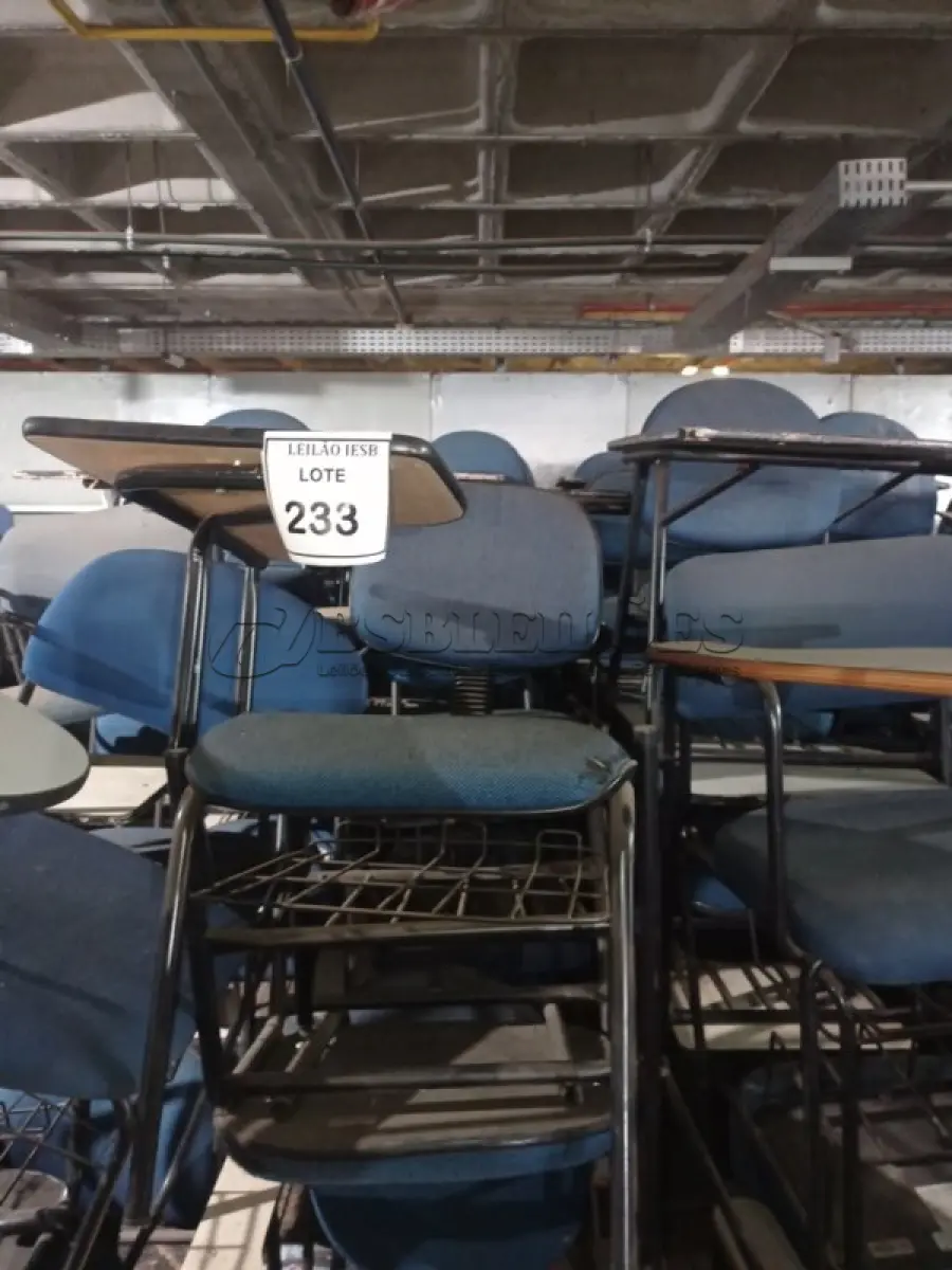 LOTE 233 - 15 CADEIRAS UNIVERSITÁRIA. (NO ESTADO) ATENÇÃO! FAZER A VISITAÇÃO ANTES DE ARREMATAR, NÃO SABEMOS SE FUNCIONA, LEILÃO NÃO TEM GARANTIA E NEM DEVOLUÇÃO, SUJEITO A POSSÍVEIS AVARIAS VISÍVEIS/OCULTAS E/OU AUSÊNCIA DE COMPONENTES.
