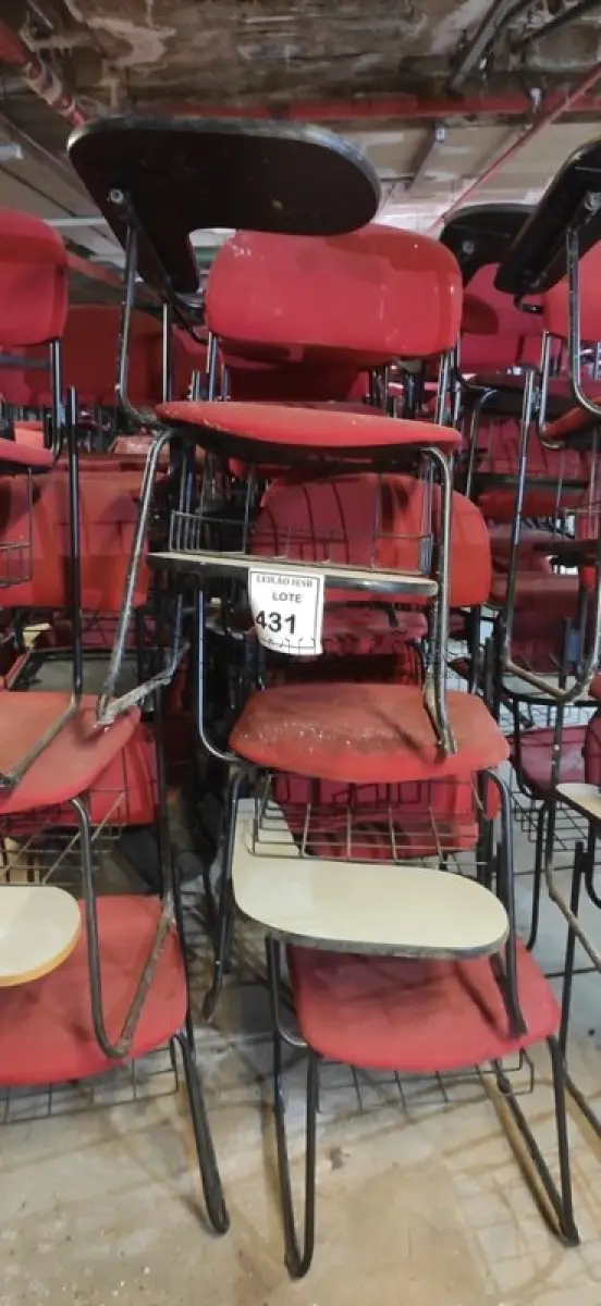 LOTE 431 - 15 CADEIRAS UNIVERSITÁRIAS. (NO ESTADO) ATENÇÃO! FAZER A VISITAÇÃO ANTES DE ARREMATAR, NÃO SABEMOS SE FUNCIONA, LEILÃO NÃO TEM GARANTIA E NEM DEVOLUÇÃO, SUJEITO A POSSÍVEIS AVARIAS VISÍVEIS/OCULTAS E/OU AUSÊNCIA DE COMPONENTES.