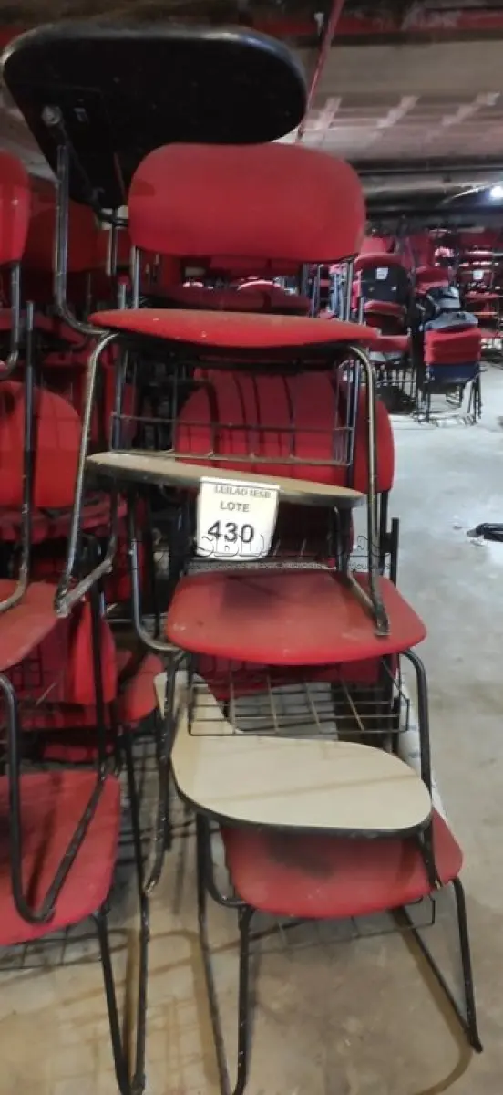 LOTE 430 - 15 CADEIRAS UNIVERSITÁRIAS. (NO ESTADO) ATENÇÃO! FAZER A VISITAÇÃO ANTES DE ARREMATAR, NÃO SABEMOS SE FUNCIONA, LEILÃO NÃO TEM GARANTIA E NEM DEVOLUÇÃO, SUJEITO A POSSÍVEIS AVARIAS VISÍVEIS/OCULTAS E/OU AUSÊNCIA DE COMPONENTES.