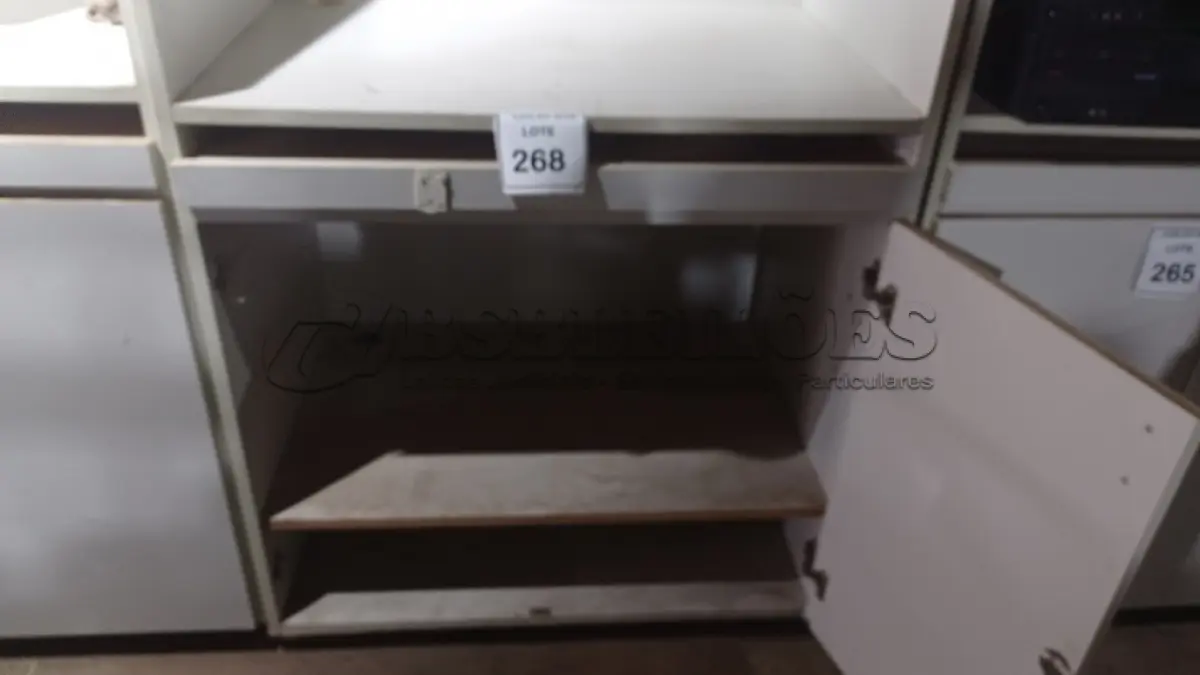 LOTE 268 - 02 BALCÕES EM MADEIRA PARA SALA DE AULA. (NO ESTADO) ATENÇÃO! FAZER A VISITAÇÃO ANTES DE ARREMATAR, NÃO SABEMOS SE FUNCIONA, LEILÃO NÃO TEM GARANTIA E NEM DEVOLUÇÃO, SUJEITO A POSSÍVEIS AVARIAS VISÍVEIS/OCULTAS E/OU AUSÊNCIA DE COMPONENTES.
