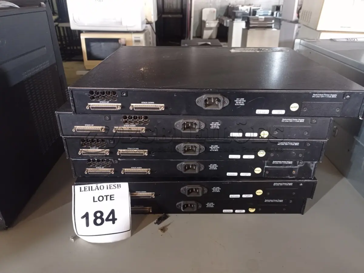 LOTE 184 - 01 LOTE COM SWITCHES. (NO ESTADO) ATENÇÃO! FAZER A VISITAÇÃO ANTES DE ARREMATAR, NÃO SABEMOS SE FUNCIONA, LEILÃO NÃO TEM GARANTIA E NEM DEVOLUÇÃO, SUJEITO A POSSÍVEIS AVARIAS VISÍVEIS/OCULTAS E/OU AUSÊNCIA DE COMPONENTES.