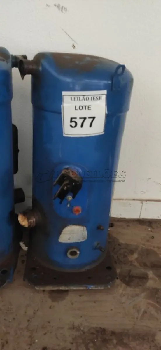LOTE 577 - 02 COMPRESSORES PARA AR-CONDICIONADO NA COR AZUL.(NO ESTADO) ATENÇÃO! FAZER A VISITAÇÃO ANTES DE ARREMATAR, NÃO SABEMOS SE FUNCIONA, LEILÃO NÃO TEM GARANTIA E NEM DEVOLUÇÃO, SUJEITO A POSSÍVEIS AVARIAS VISÍVEIS/OCULTAS E/OU AUSÊNCIA DE COMPONENTES.