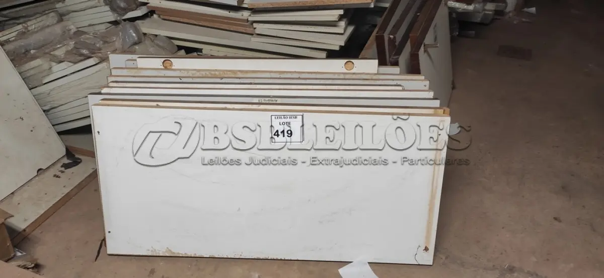 LOTE 419 - 01 LOTE COM MADEIRAS TAMANHOS DIVERSOS. (NO ESTADO) ATENÇÃO! FAZER A VISITAÇÃO ANTES DE ARREMATAR, NÃO SABEMOS SE FUNCIONA, LEILÃO NÃO TEM GARANTIA E NEM DEVOLUÇÃO, SUJEITO A POSSÍVEIS AVARIAS VISÍVEIS/OCULTAS E/OU AUSÊNCIA DE COMPONENTES.