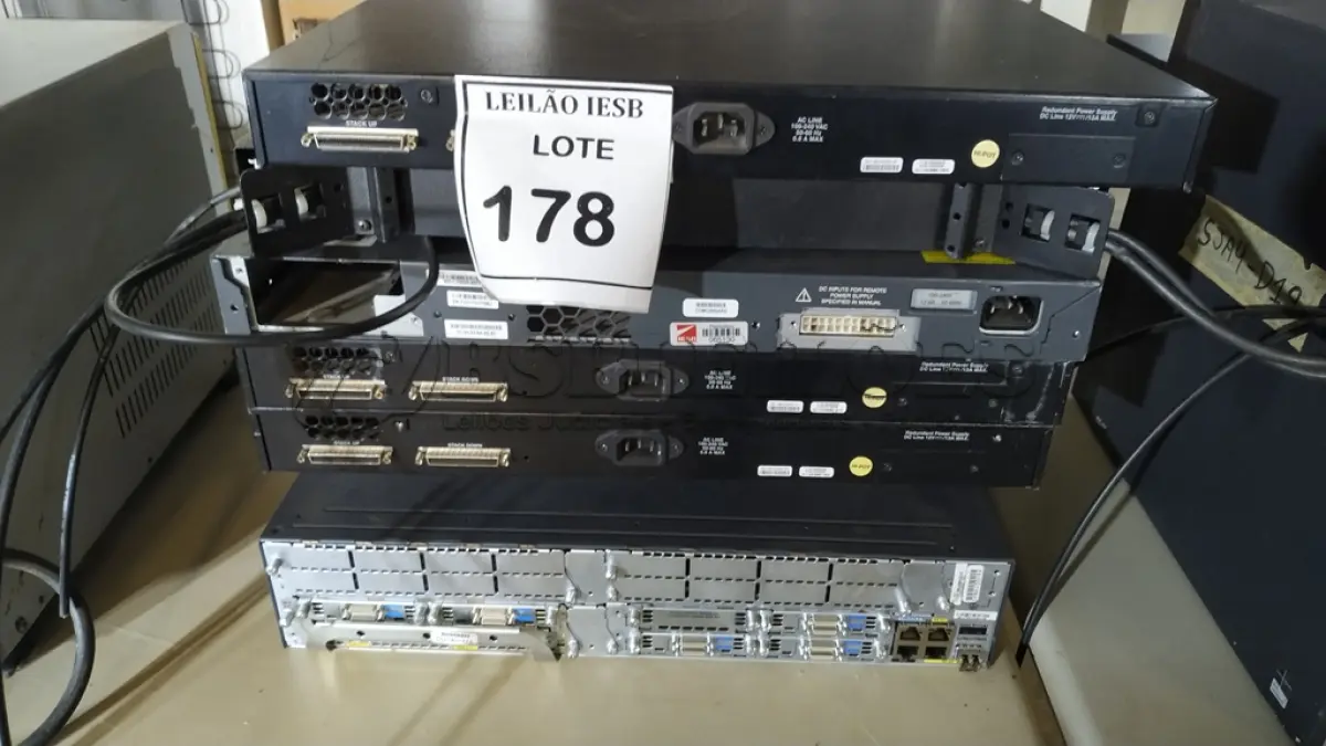 LOTE 178 - 01 LOTE COM SWITCHES E EQUIPAMENTOS OPITICO.  (NO ESTADO) ATENÇÃO! FAZER A VISITAÇÃO ANTES DE ARREMATAR, NÃO SABEMOS SE FUNCIONA, LEILÃO NÃO TEM GARANTIA E NEM DEVOLUÇÃO, SUJEITO A POSSÍVEIS AVARIAS VISÍVEIS/OCULTAS E/OU AUSÊNCIA DE COMPONENTES.