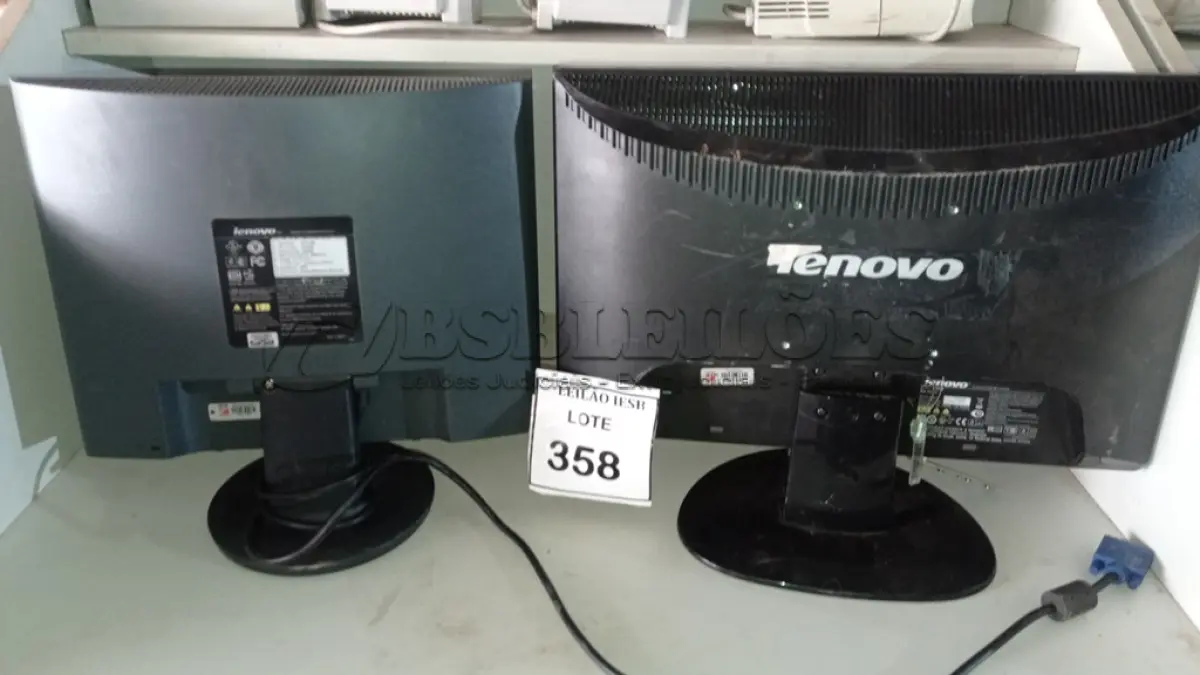 LOTE 358 - 02 MONITORES LENOVO. (NO ESTADO) ATENÇÃO! FAZER A VISITAÇÃO ANTES DE ARREMATAR, NÃO SABEMOS SE FUNCIONA, LEILÃO NÃO TEM GARANTIA E NEM DEVOLUÇÃO, SUJEITO A POSSÍVEIS AVARIAS VISÍVEIS/OCULTAS E/OU AUSÊNCIA DE COMPONENTES.